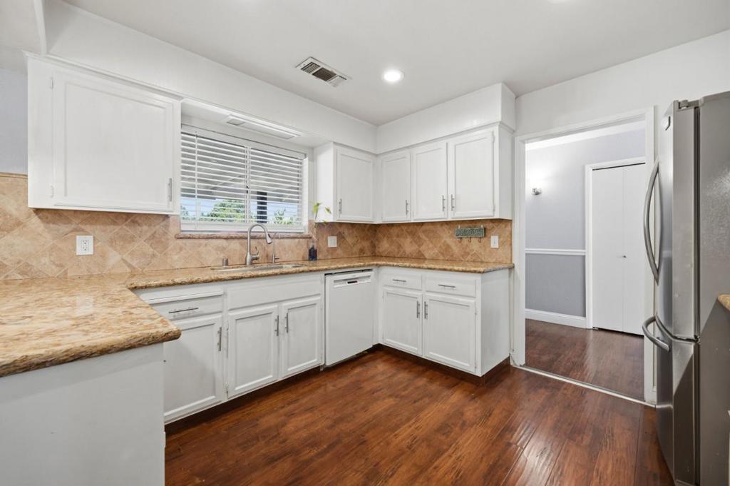 2520 N Temperance Avenue Property Photo 10