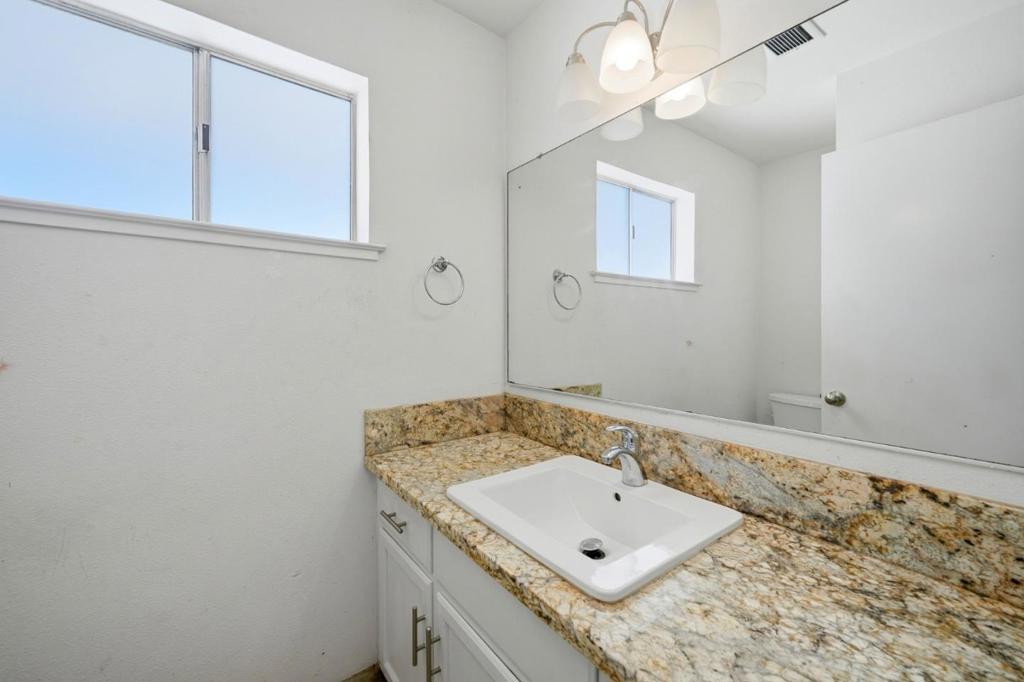 2520 N Temperance Avenue Property Photo 13