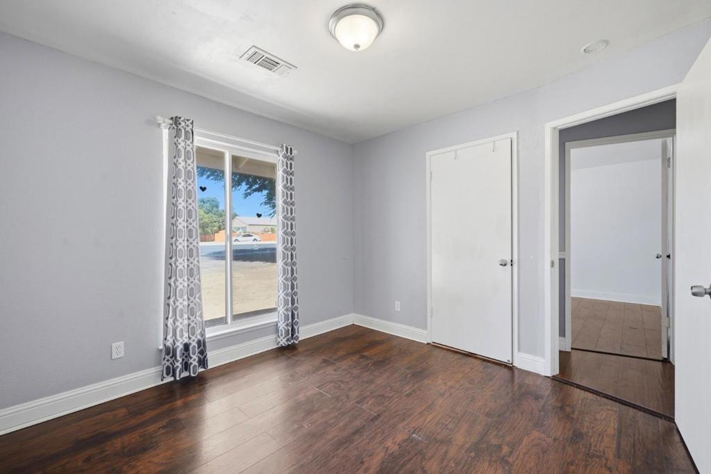 2520 N Temperance Avenue Property Photo 19