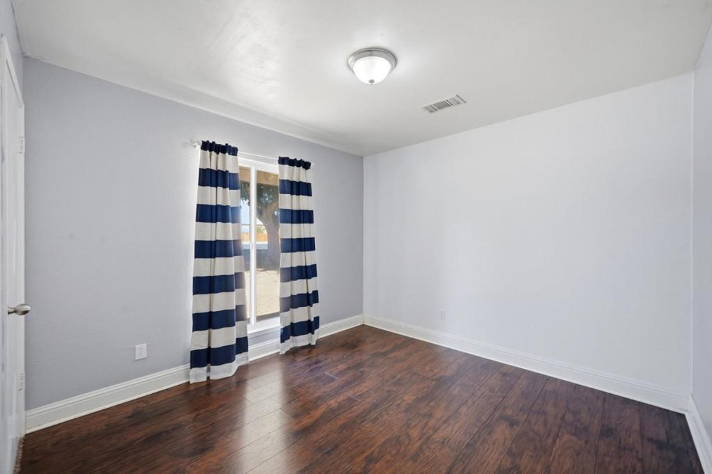 2520 N Temperance Avenue Property Photo 20