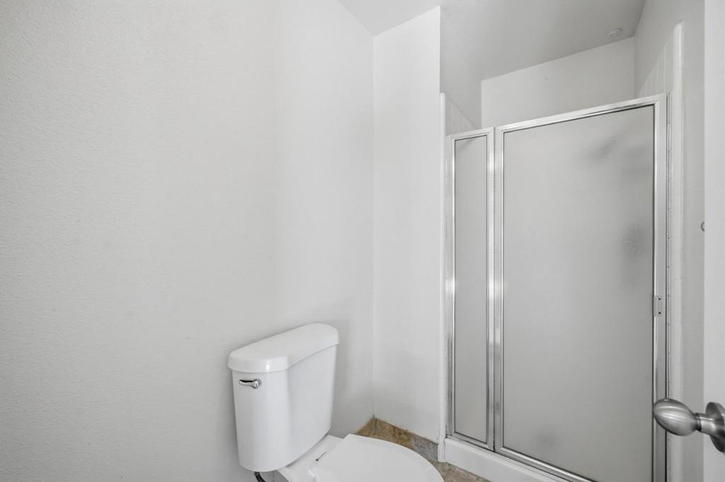 2520 N Temperance Avenue Property Photo 26