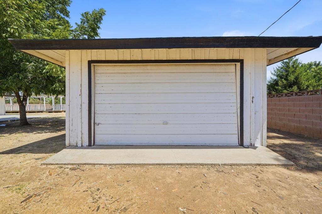 2520 N Temperance Avenue Property Photo 30