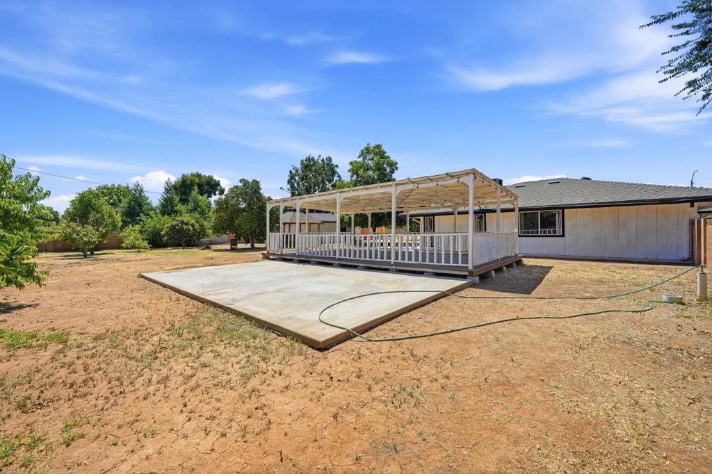 2520 N Temperance Avenue Property Photo 32