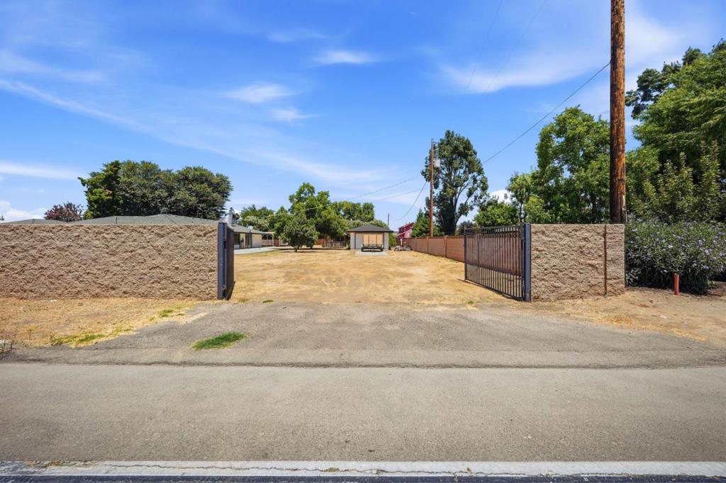 2520 N Temperance Avenue Property Photo 35