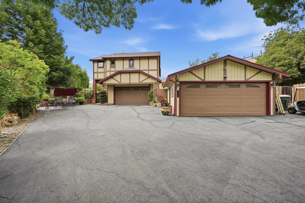 17975 Deer Run Court Property Photo