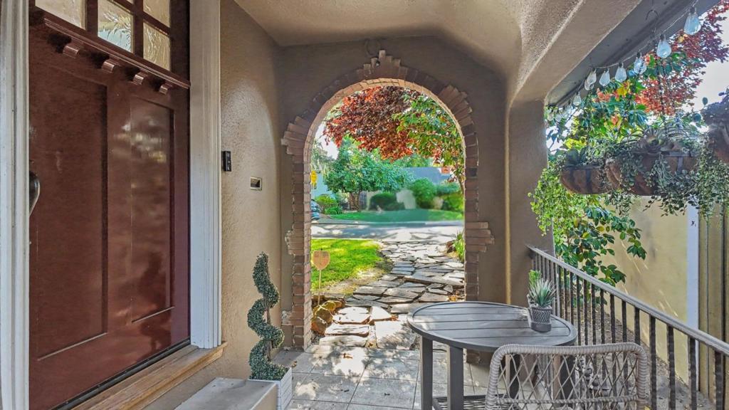 1303 39th Street Property Photo 3