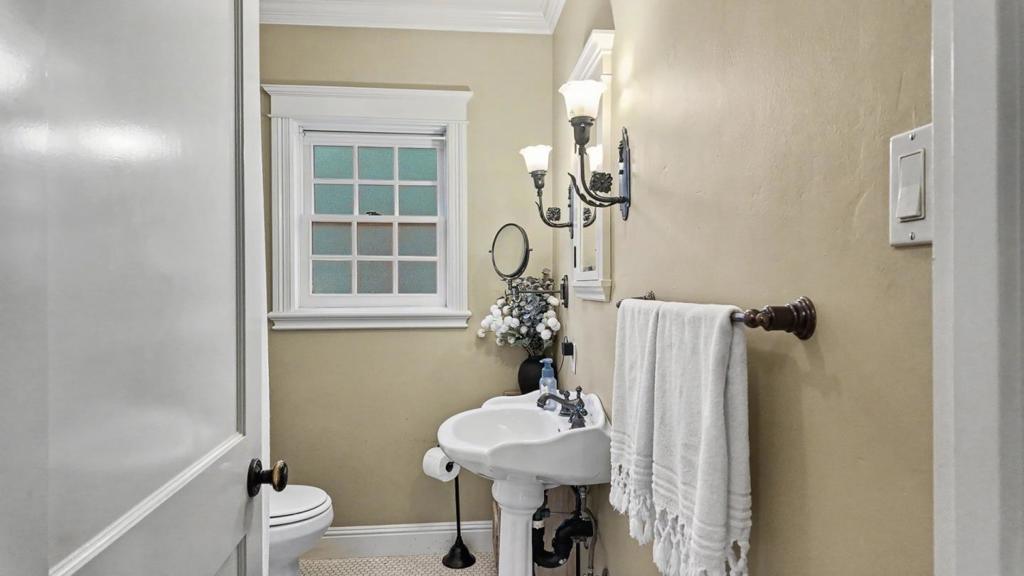 1303 39th Street Property Photo 35