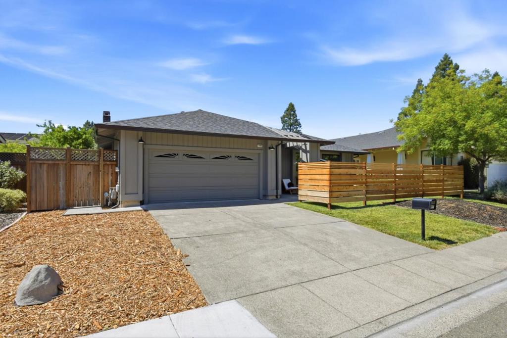 1068 San Francisco Way Property Photo 1