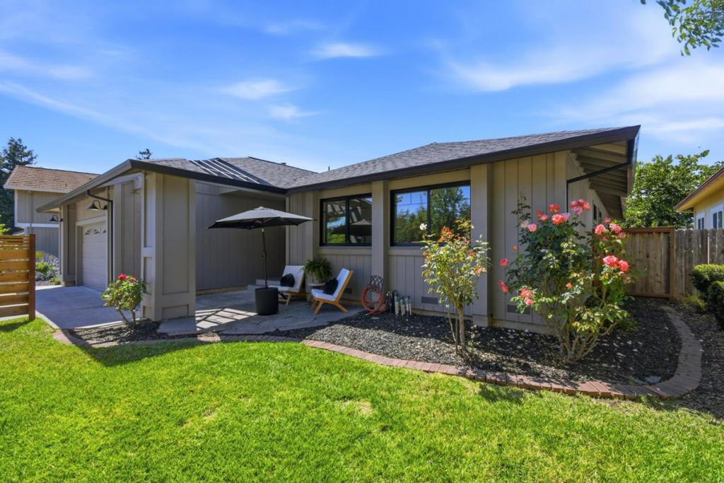 1068 San Francisco Way Property Photo 2