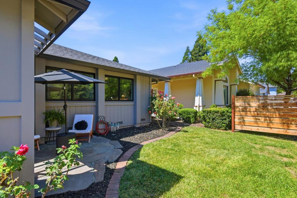 1068 San Francisco Way Property Photo 3