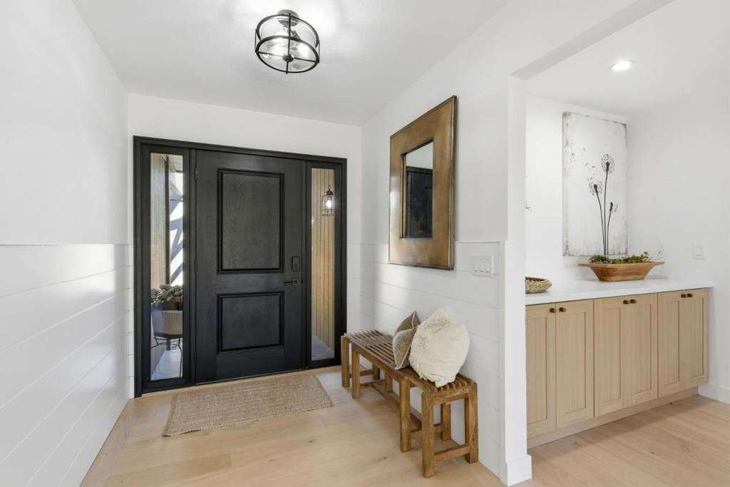 1068 San Francisco Way Property Photo 5