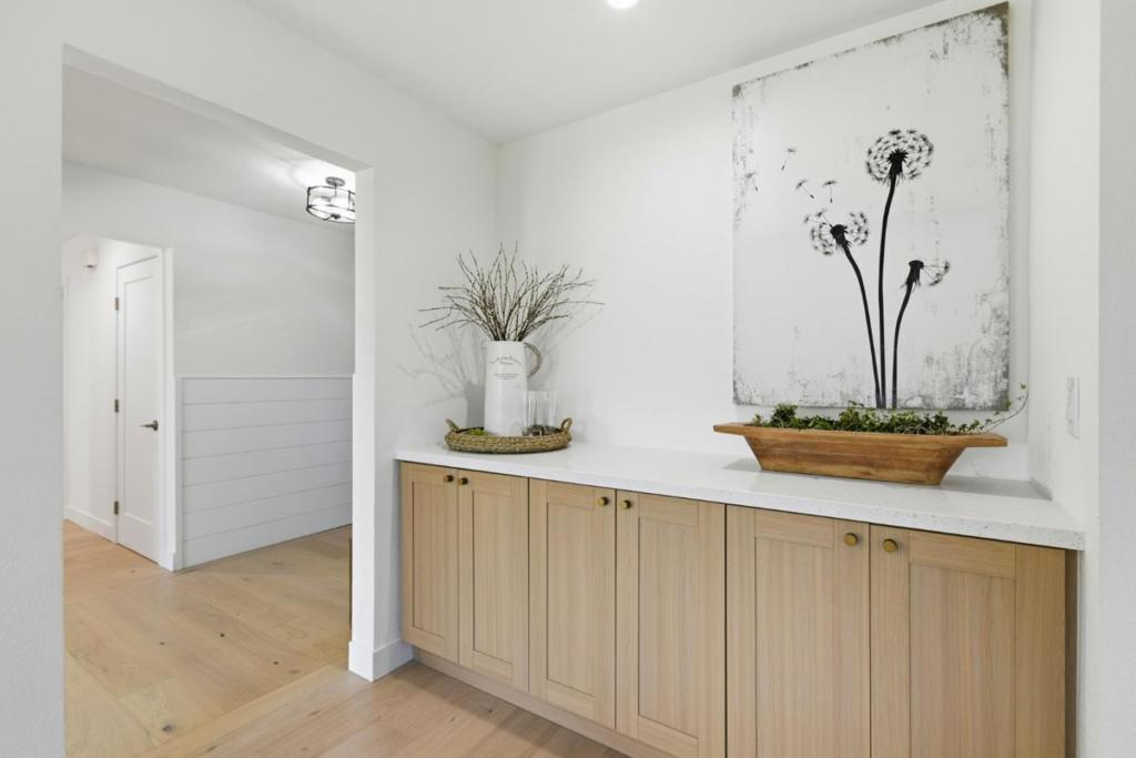 1068 San Francisco Way Property Photo 17