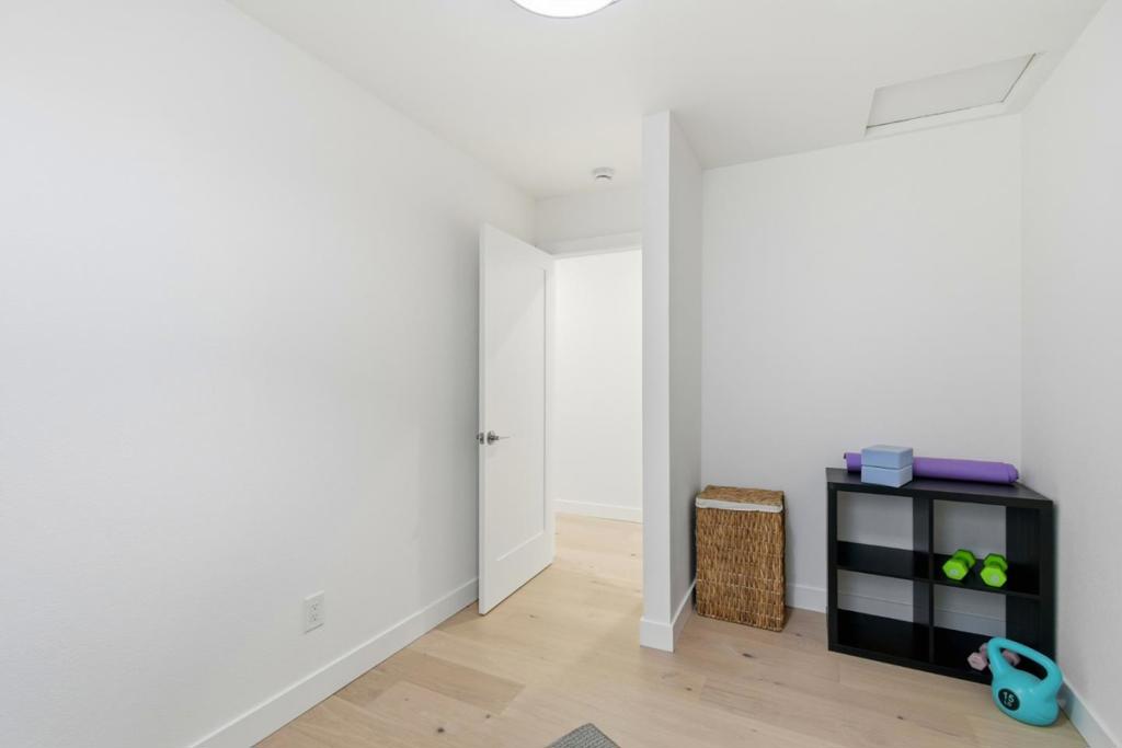 1068 San Francisco Way Property Photo 21