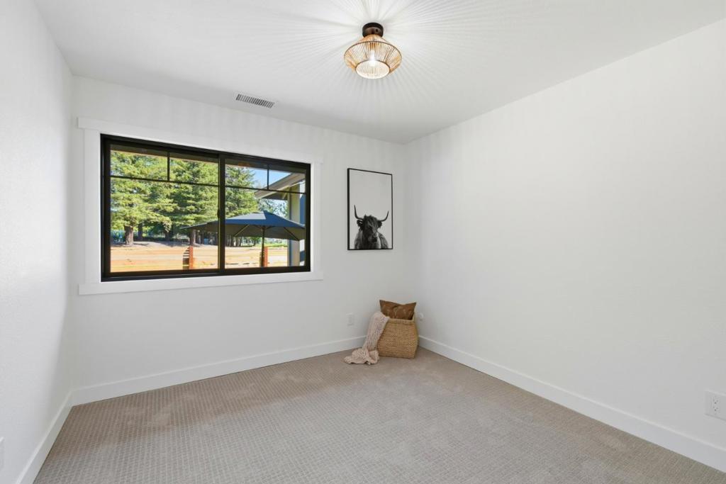 1068 San Francisco Way Property Photo 24