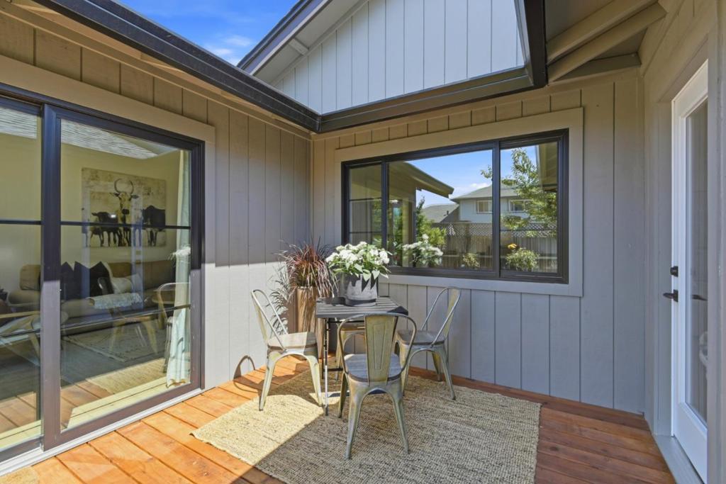 1068 San Francisco Way Property Photo 31