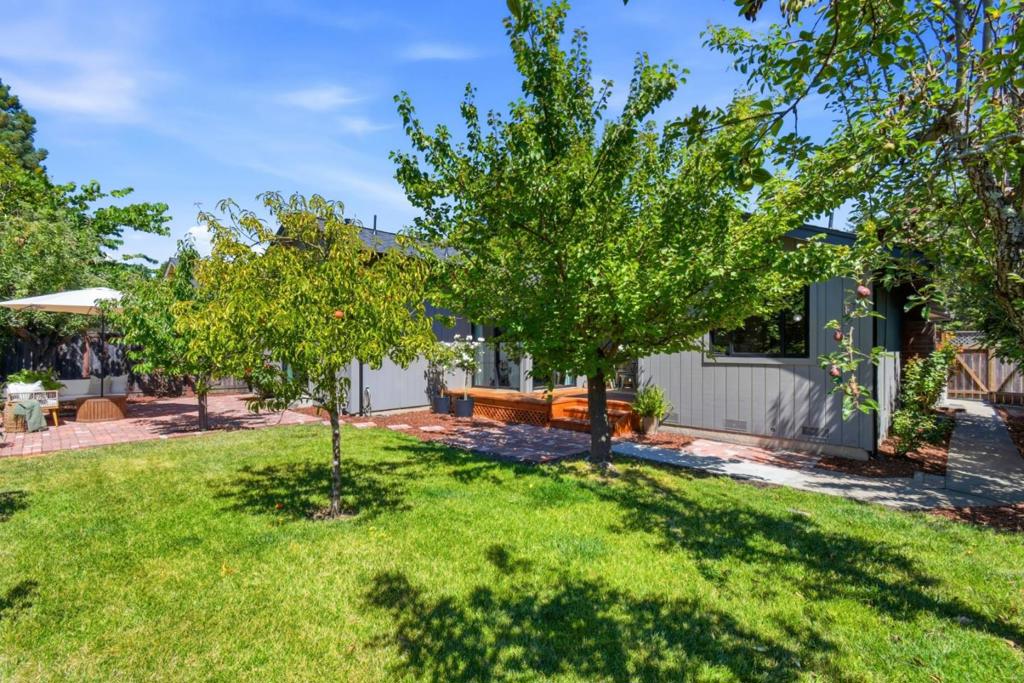 1068 San Francisco Way Property Photo 34