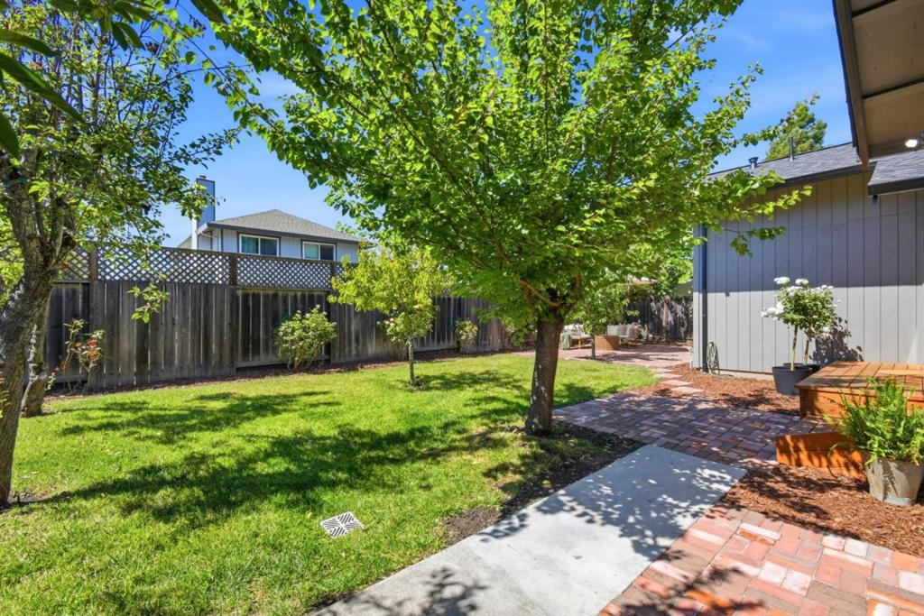 1068 San Francisco Way Property Photo 35