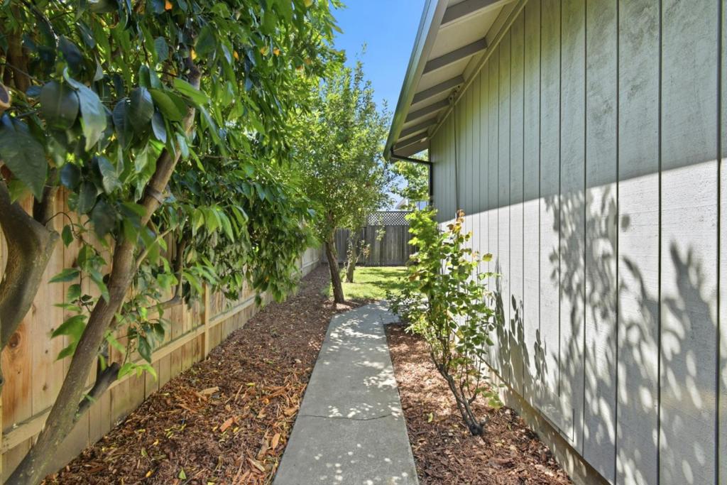 1068 San Francisco Way Property Photo 40
