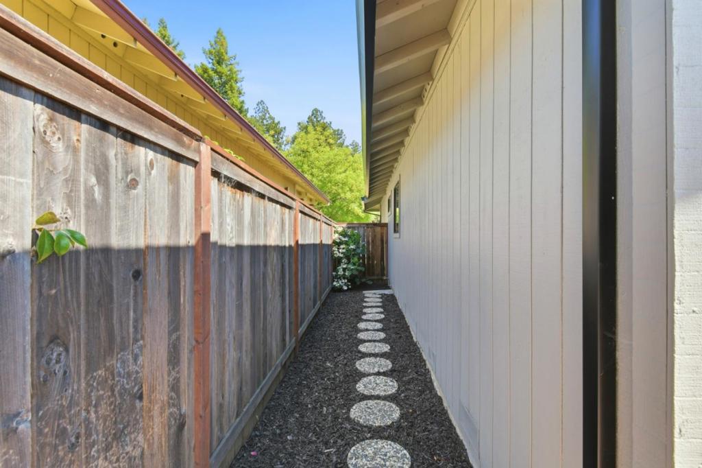 1068 San Francisco Way Property Photo 41