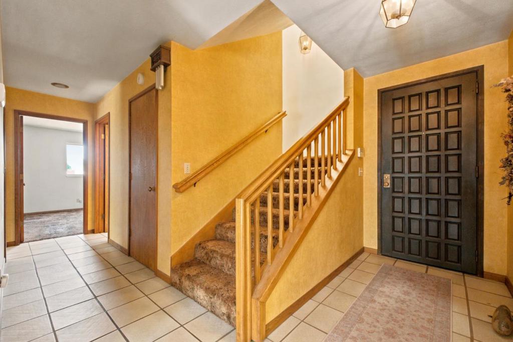 888 N Rengstorff Avenue Property Photo 8