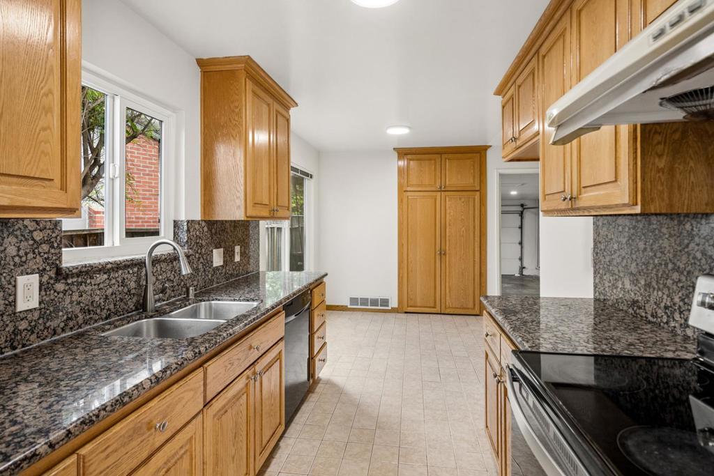 2242 Pyle Court Property Photo 8