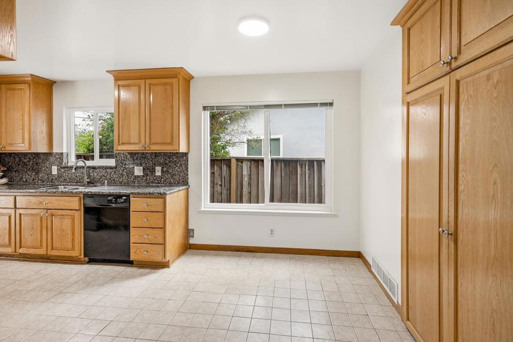 2242 Pyle Court Property Photo 9