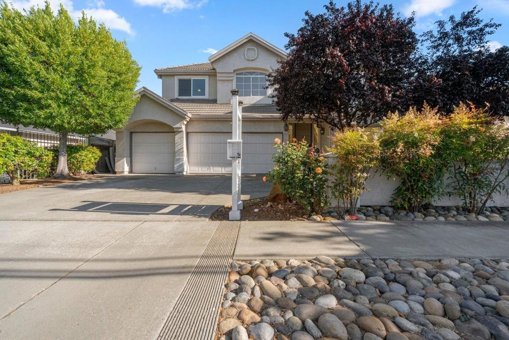 674 W Sunnyoaks Avenue Property Photo 8