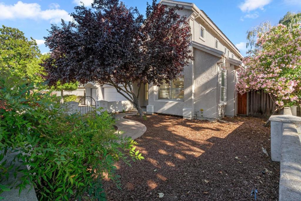 674 W Sunnyoaks Avenue Property Photo 10