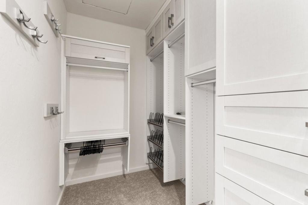 546 Sand Hill Circle Property Photo 45
