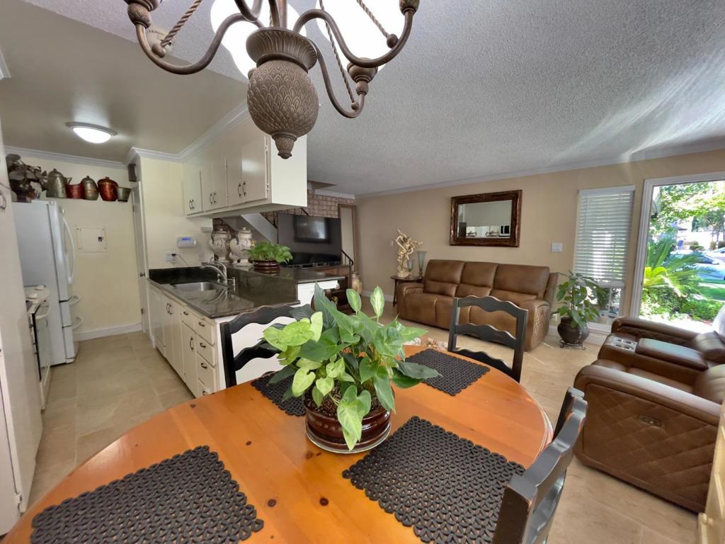 1263 Bouret Drive 2 Property Photo 4