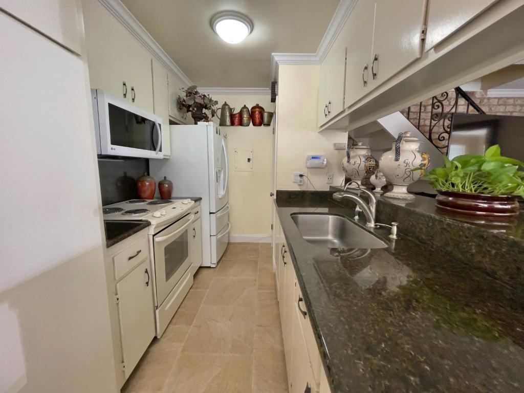 1263 Bouret Drive 2 Property Photo 6