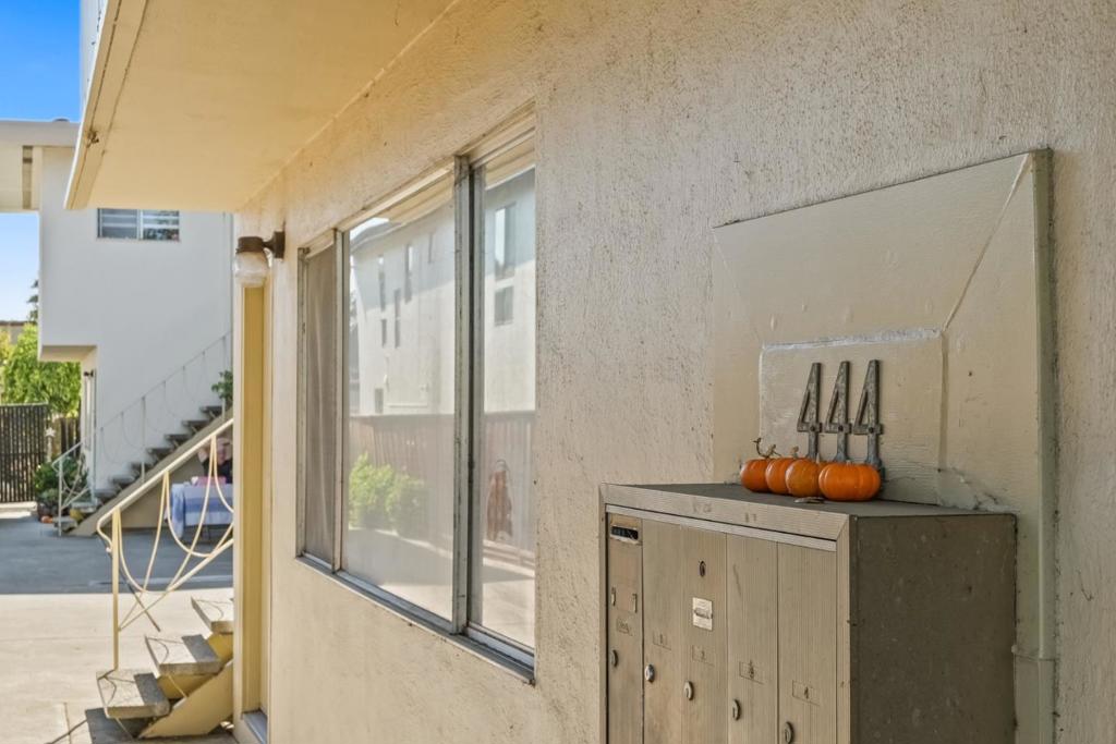 444 Villa Terrace Property Photo 5