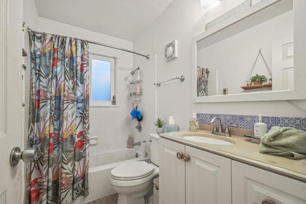 444 Villa Terrace Property Photo 15