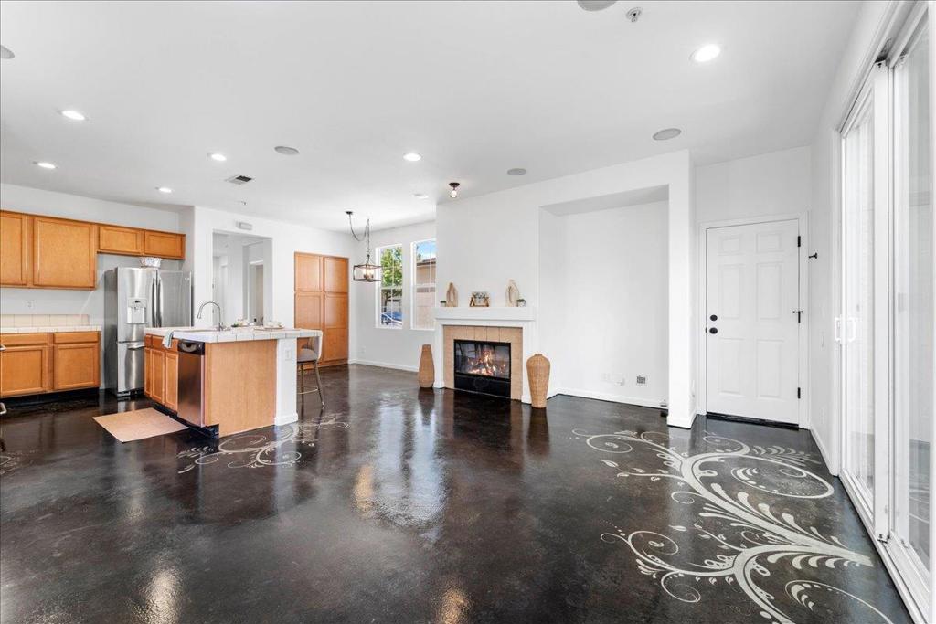 21 La Jolla Street Property Photo 3