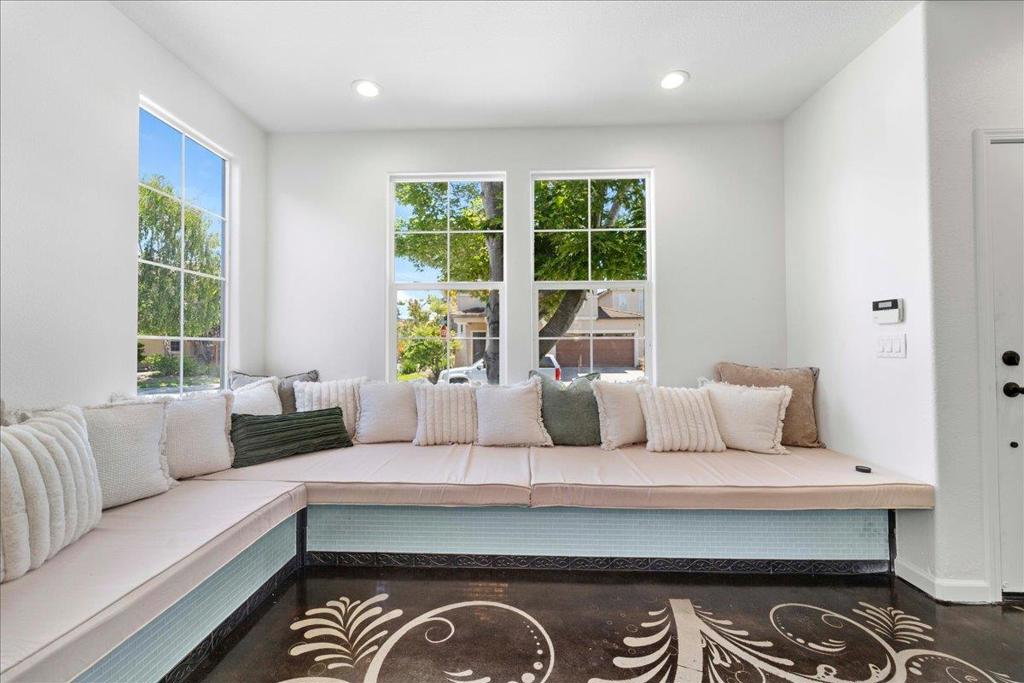 21 La Jolla Street Property Photo 6