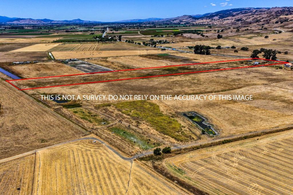 4688 Pacheco Pass Highway Property Photo 3