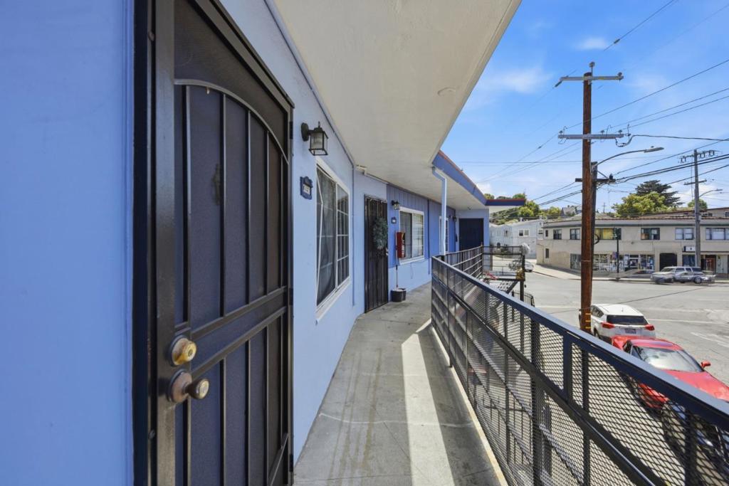 3050 Davis Street Property Photo 6