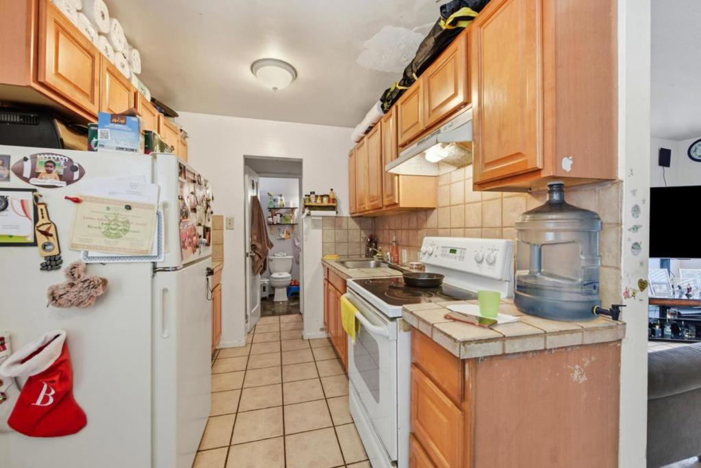 3050 Davis Street Property Photo 23