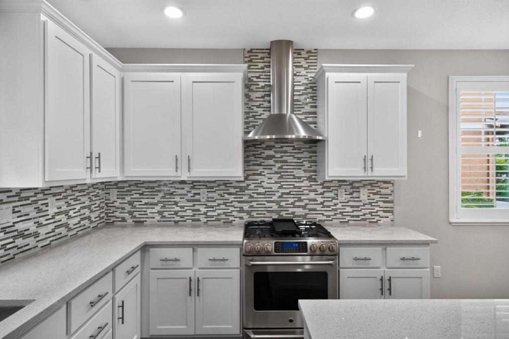 100 Castle Ridge Way Property Photo 6