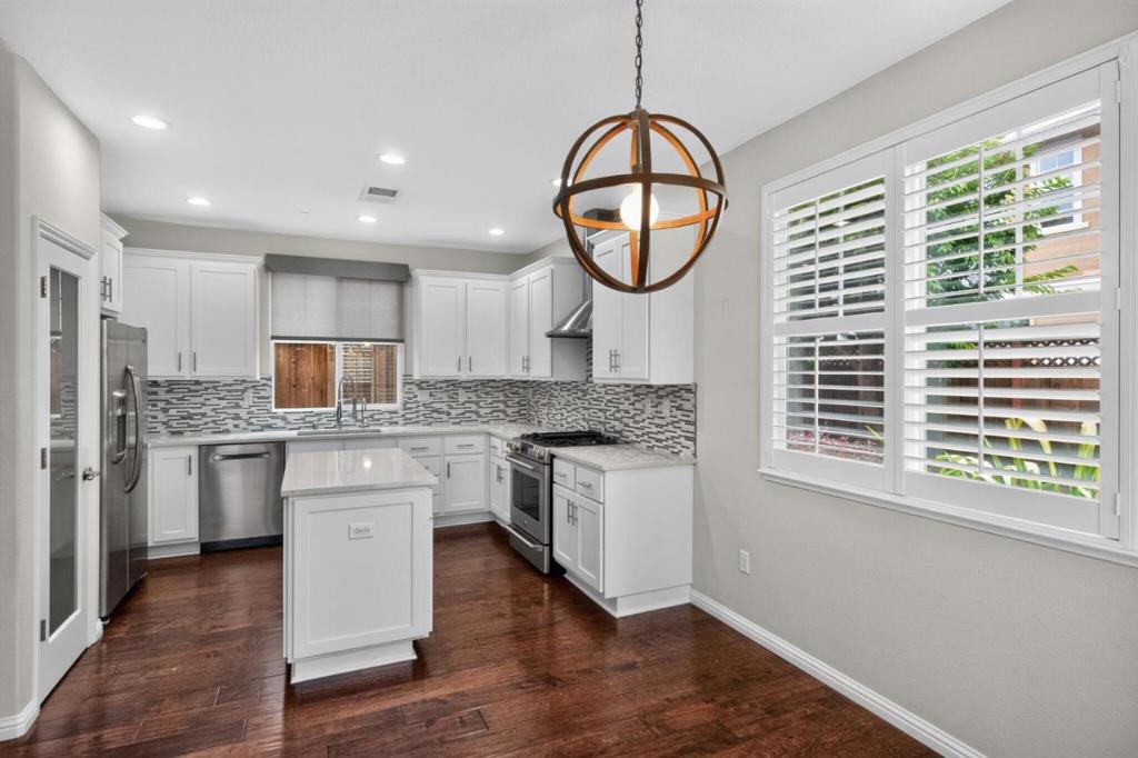 100 Castle Ridge Way Property Photo 8