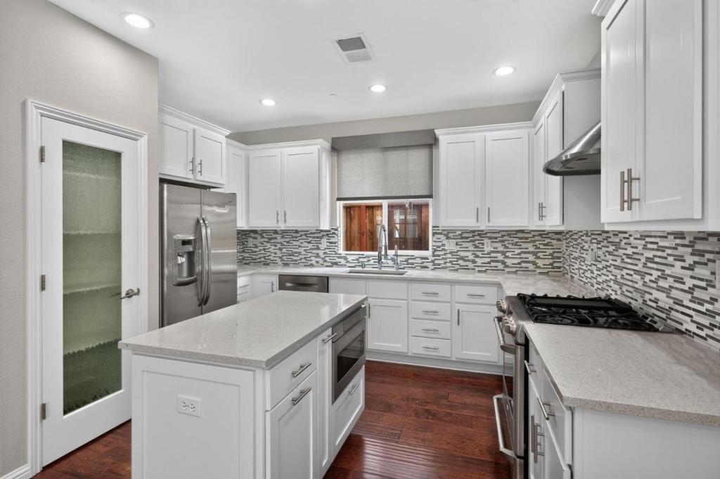 100 Castle Ridge Way Property Photo 9
