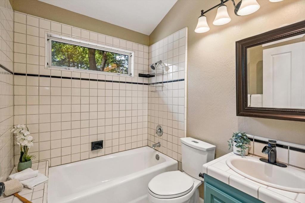 21590 Madrone Drive Property Photo 10