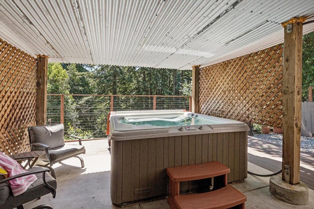 21590 Madrone Drive Property Photo 18