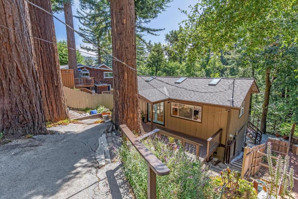 21590 Madrone Drive Property Photo 27