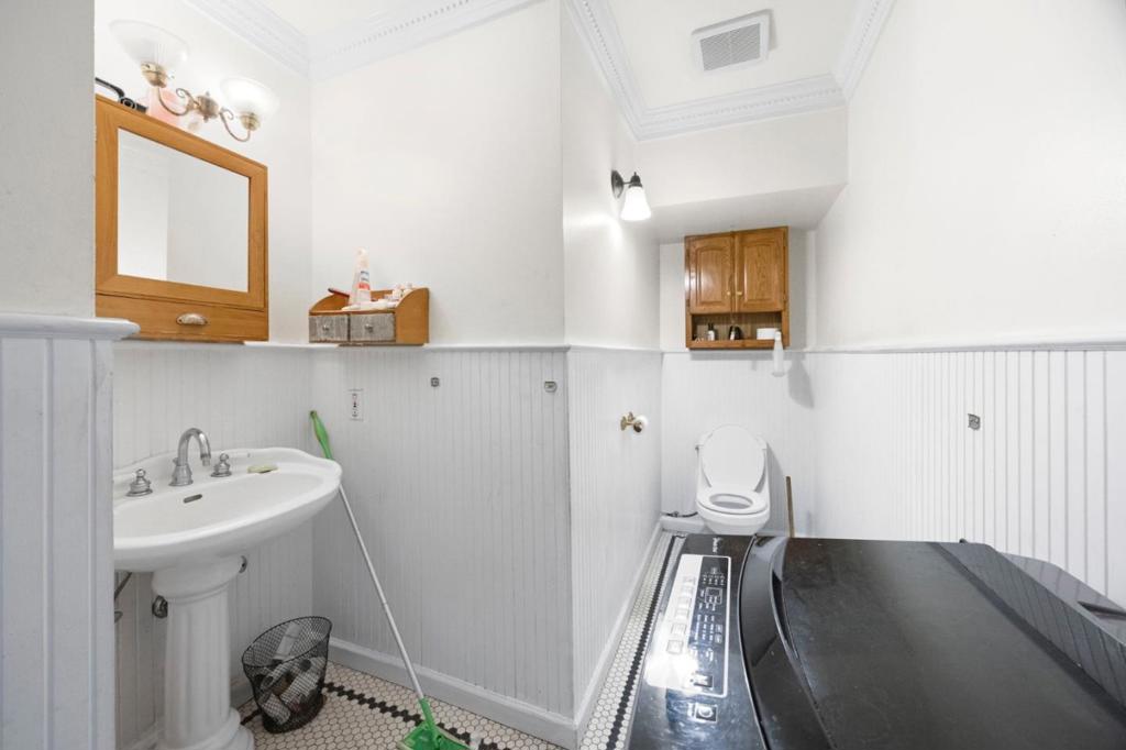 1 W Richmond Avenue Property Photo 5