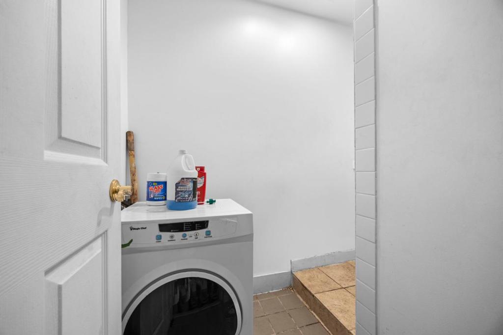 1 W Richmond Avenue Property Photo 6
