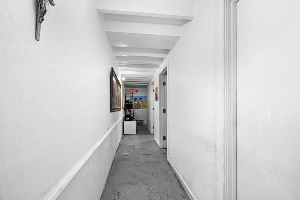 1 W Richmond Avenue Property Photo 9