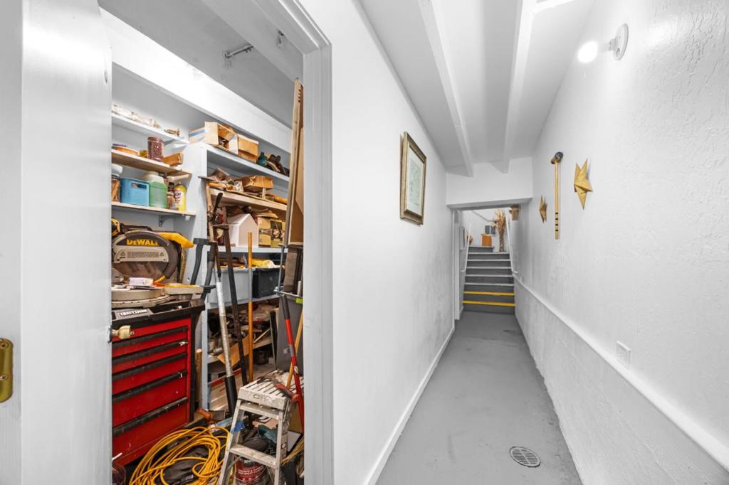 1 W Richmond Avenue Property Photo 10