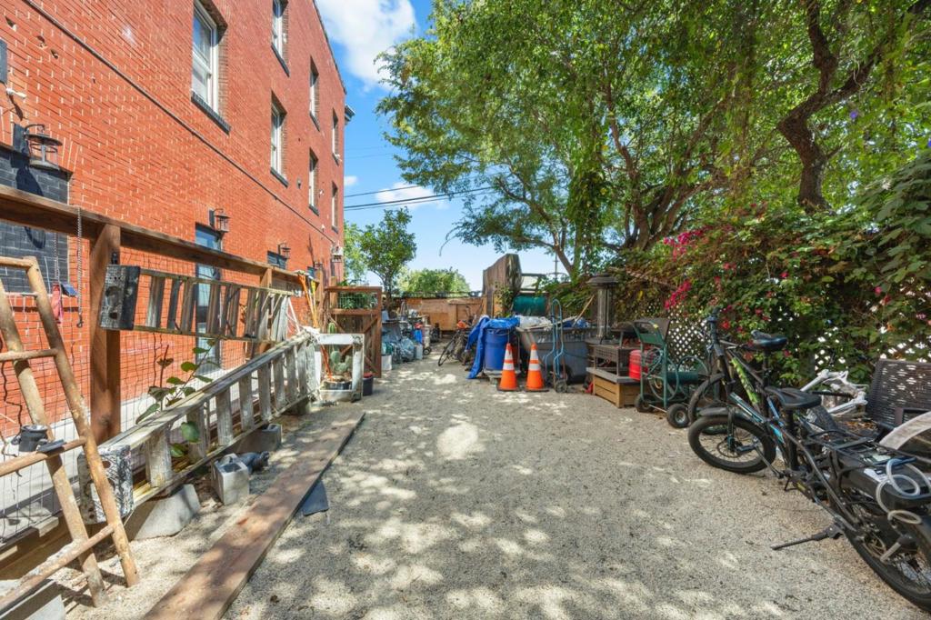 1 W Richmond Avenue Property Photo 14