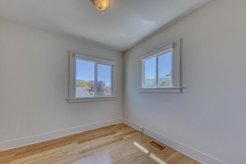 399 Hoffman Avenue Property Photo 12